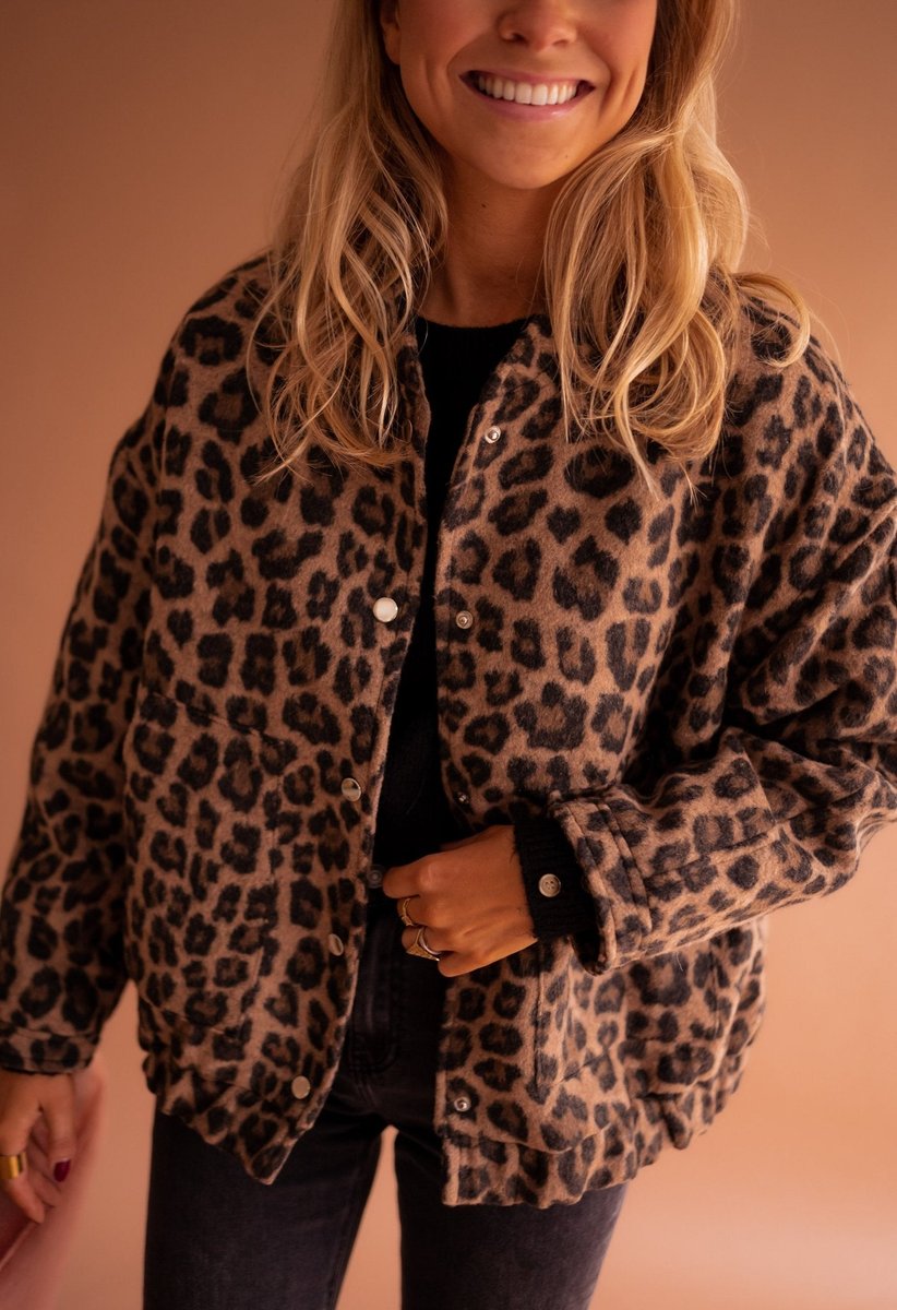 Evelyn | Women's Oversized Leopard Print Snap-Button Quilted Jacket