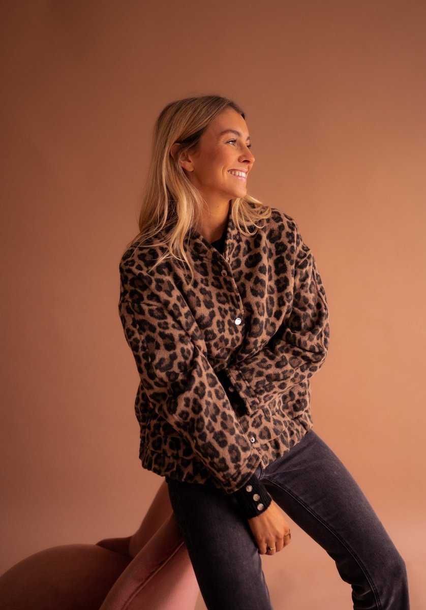 Evelyn | Women's Oversized Leopard Print Snap-Button Quilted Jacket